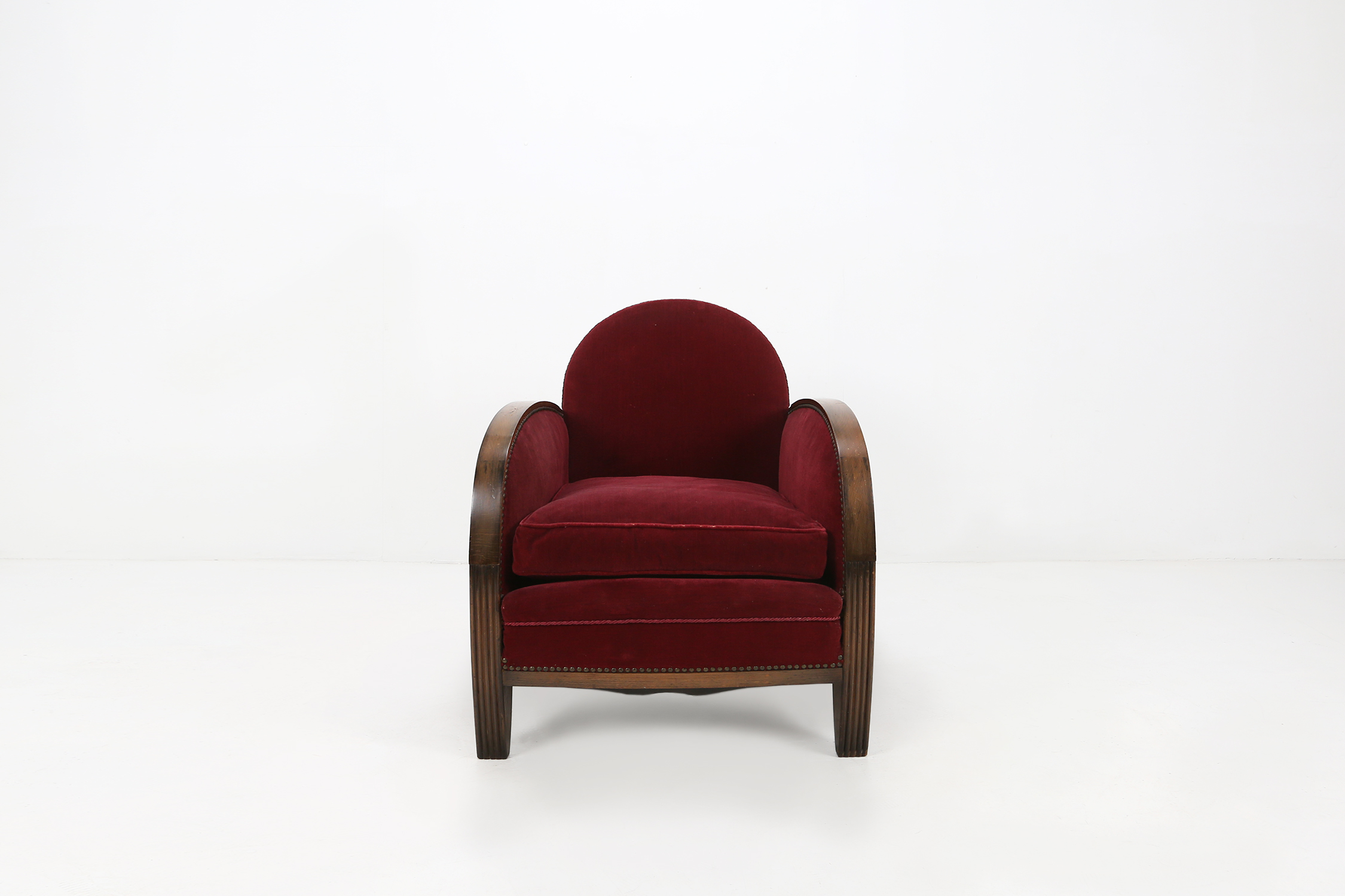 Art Deco easy chair in red velvetthumbnail